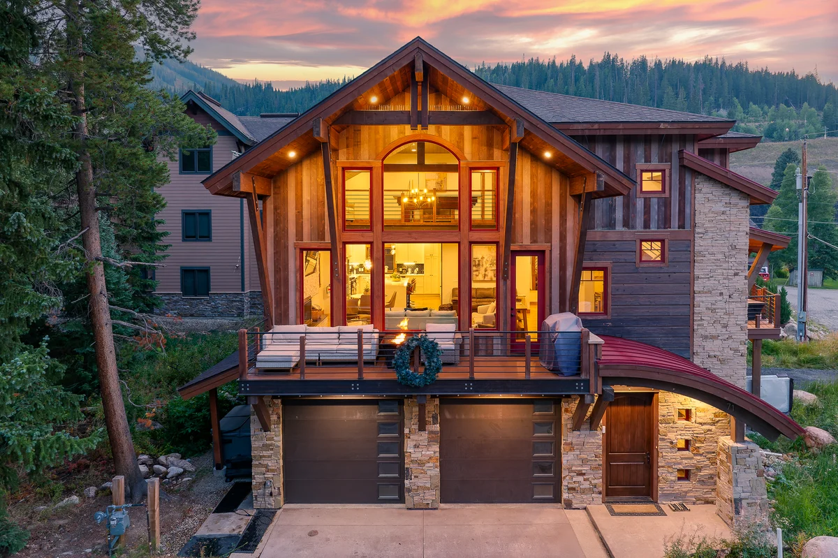 Slopeside Custom Mountain Chalet #28