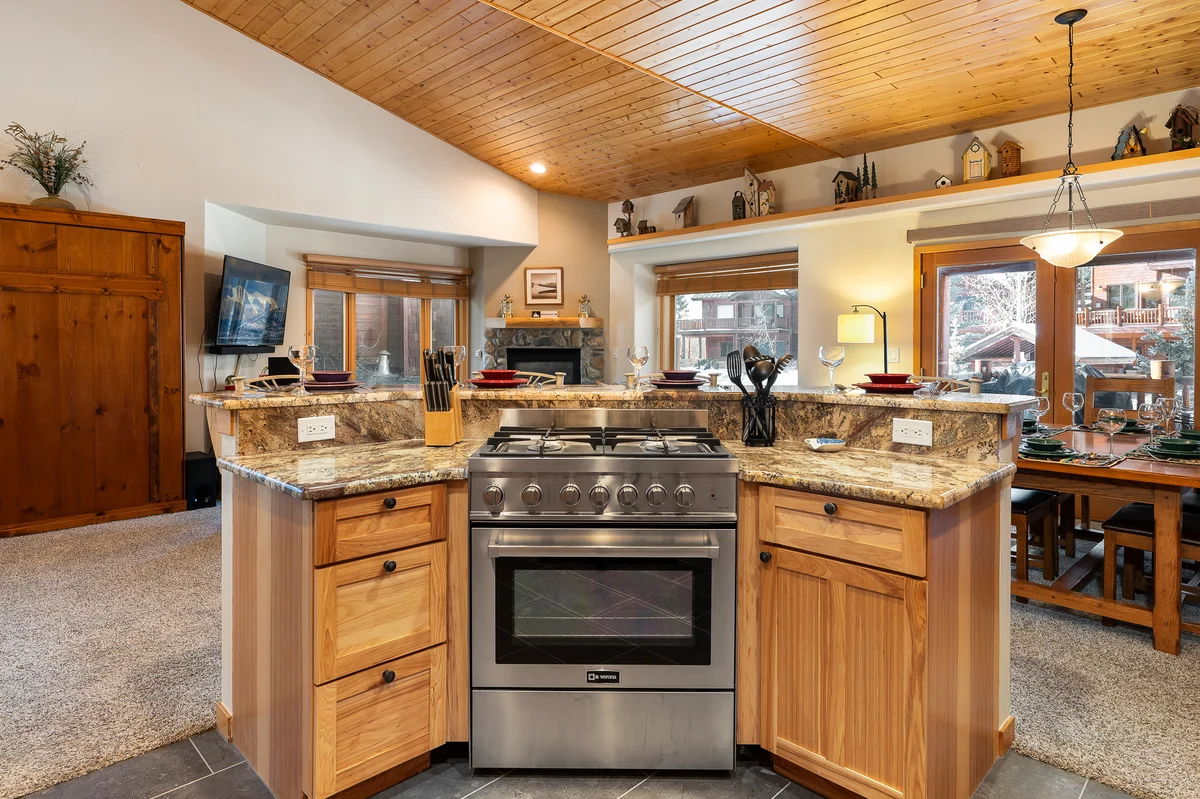Slopeside Village Chalet 106 #20