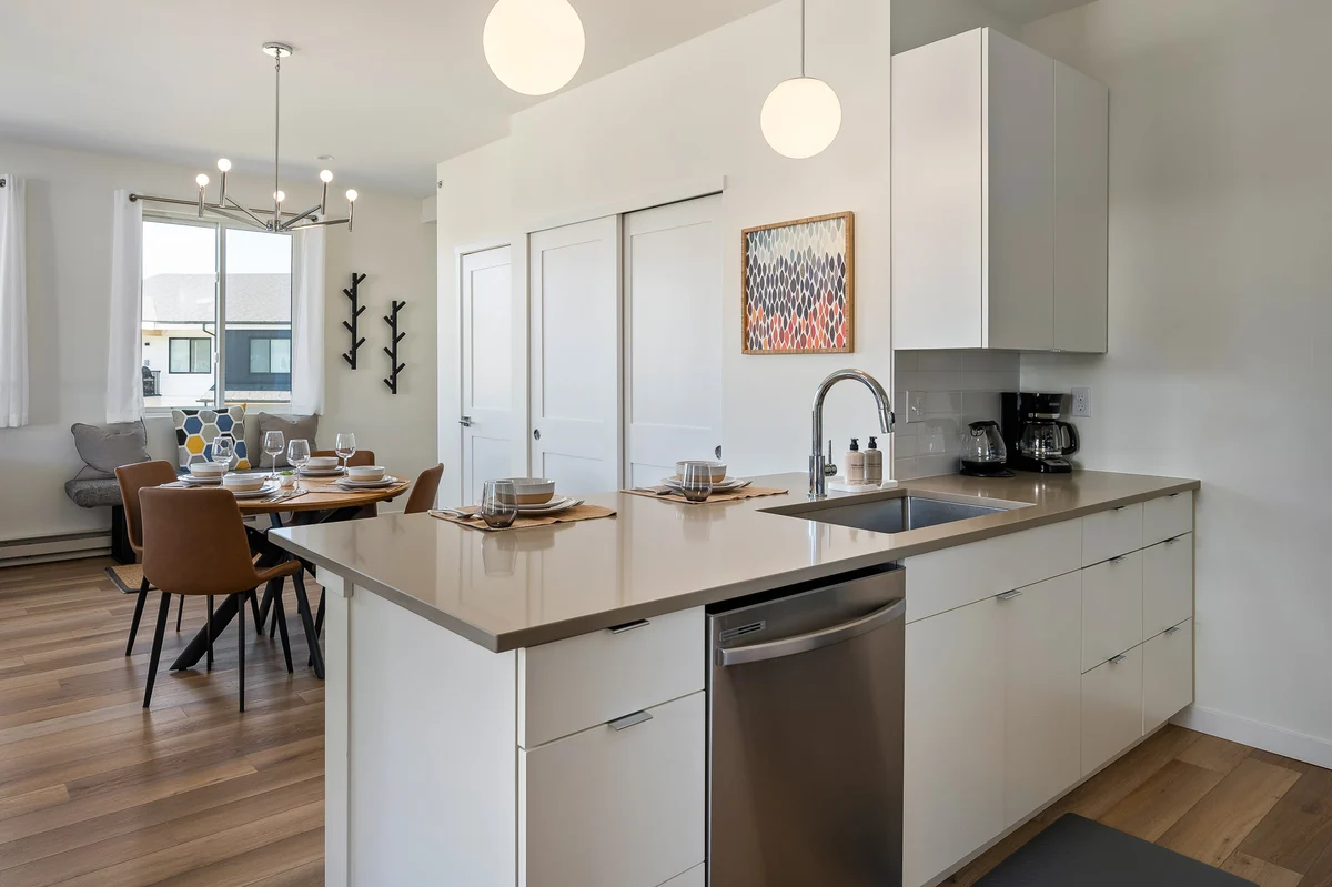 Sunnyside Flats Luxury Condo 321 6 #13