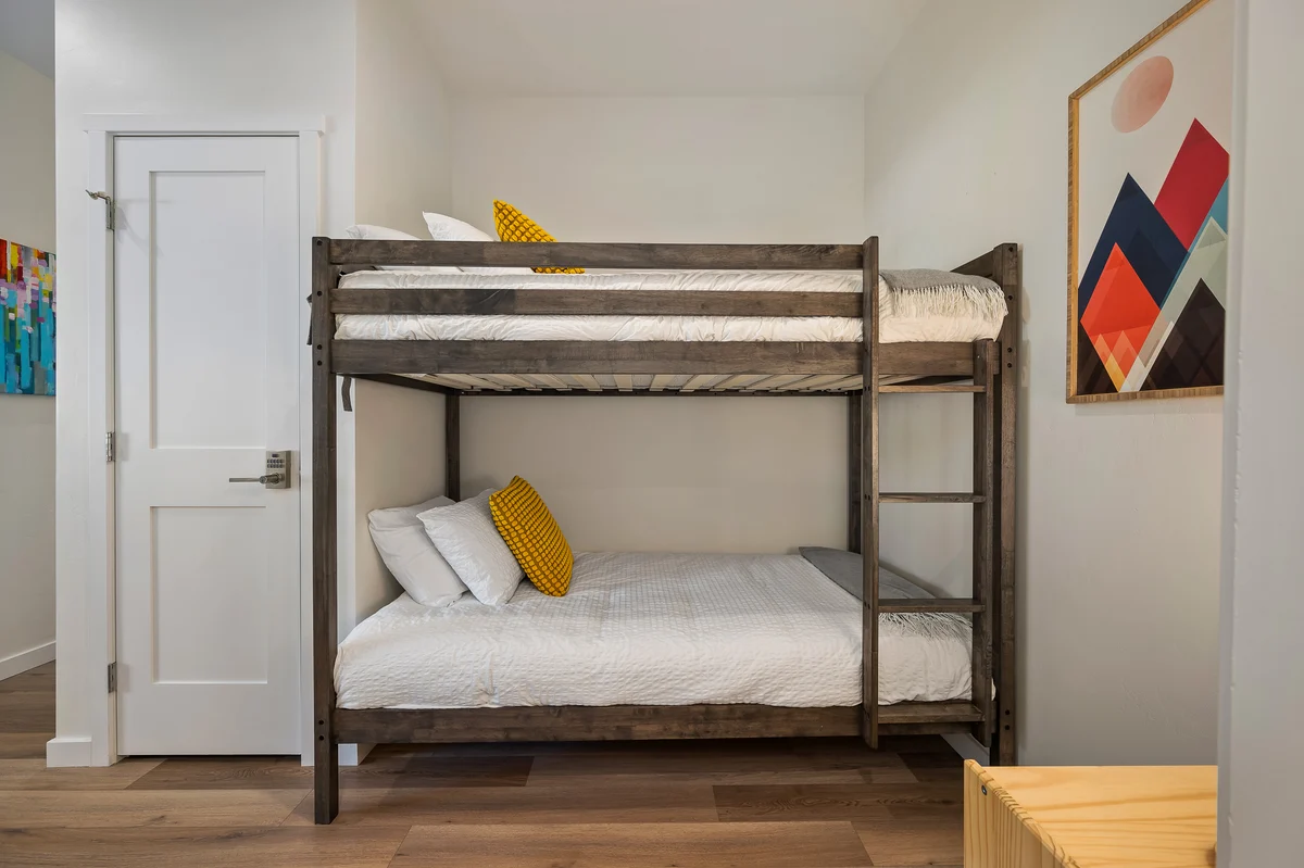 Sunnyside Flats Luxury Condo 321 6 #10
