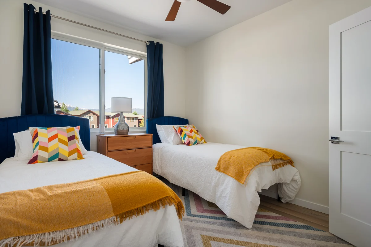 Sunnyside Flats Luxury Condo 321 6 #25
