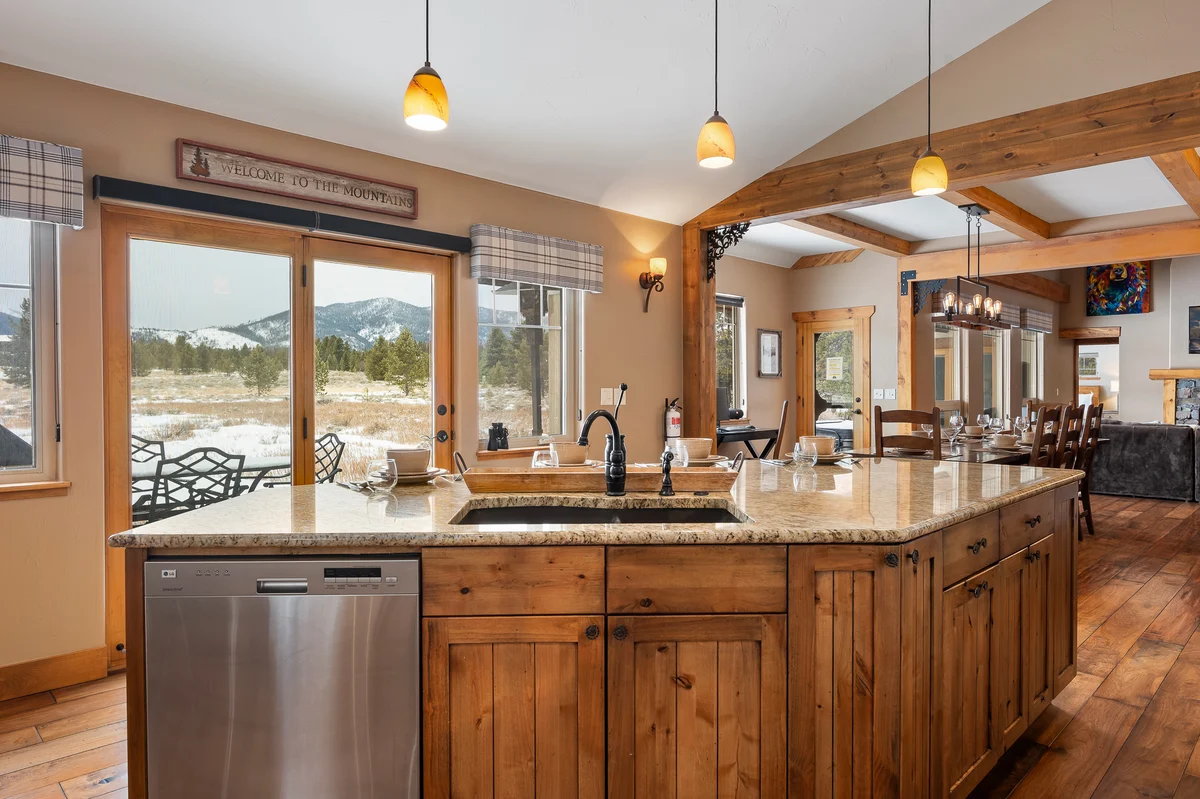 Mountain Retreat Luxury Home #25