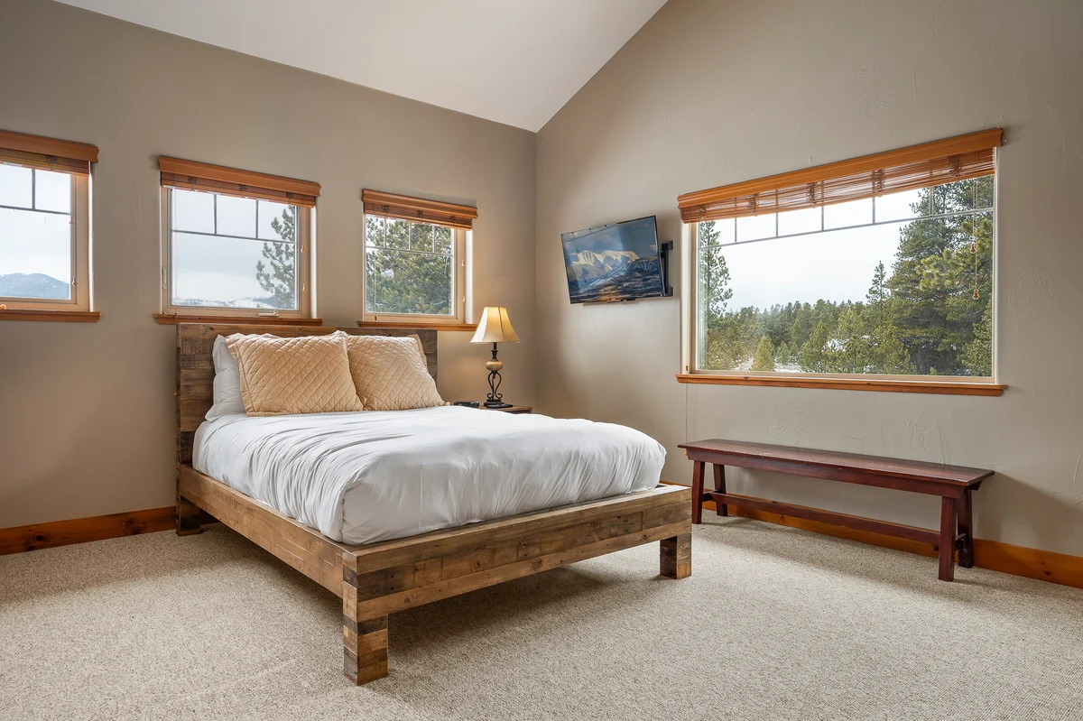 Mountain Retreat Luxury Home #35