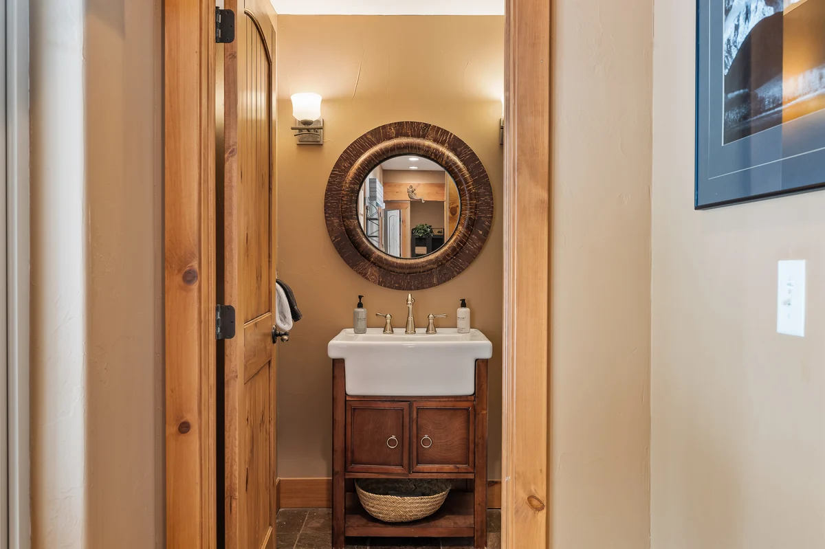 Mountain Retreat Luxury Home #32