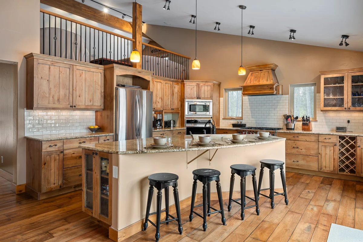 Mountain Retreat Luxury Home #29