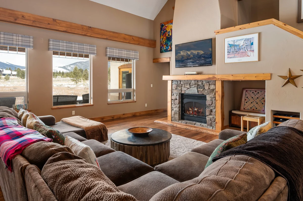 Mountain Retreat Luxury Home #38