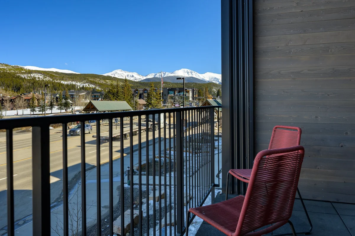 Arrow Penthouse 215 #27