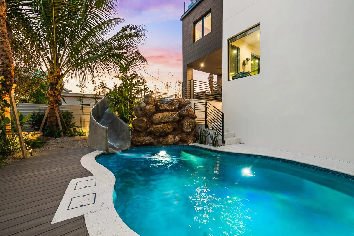 Knot A Basic Beach House #122