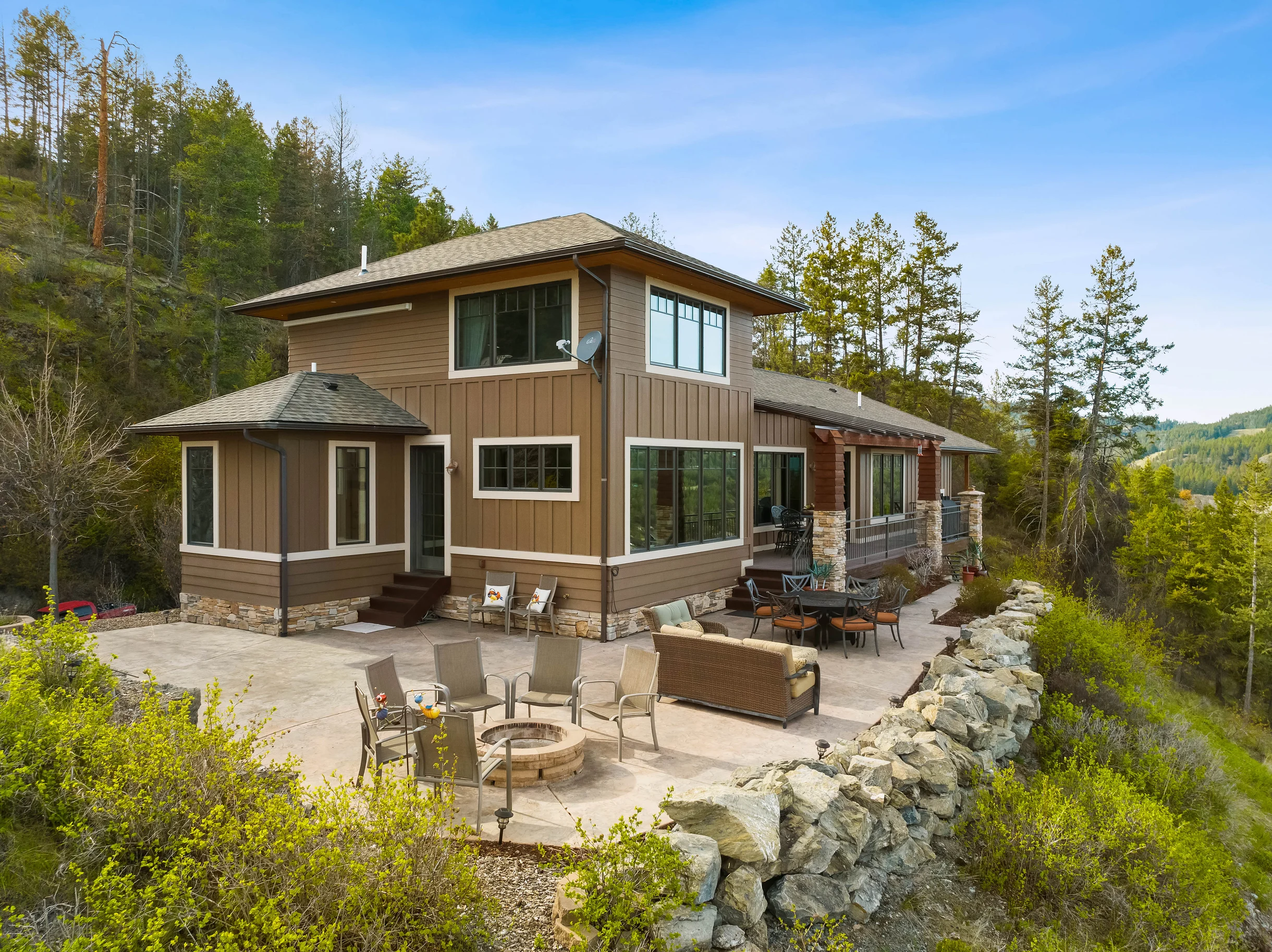 Flathead Lake Cliff Retreat #95