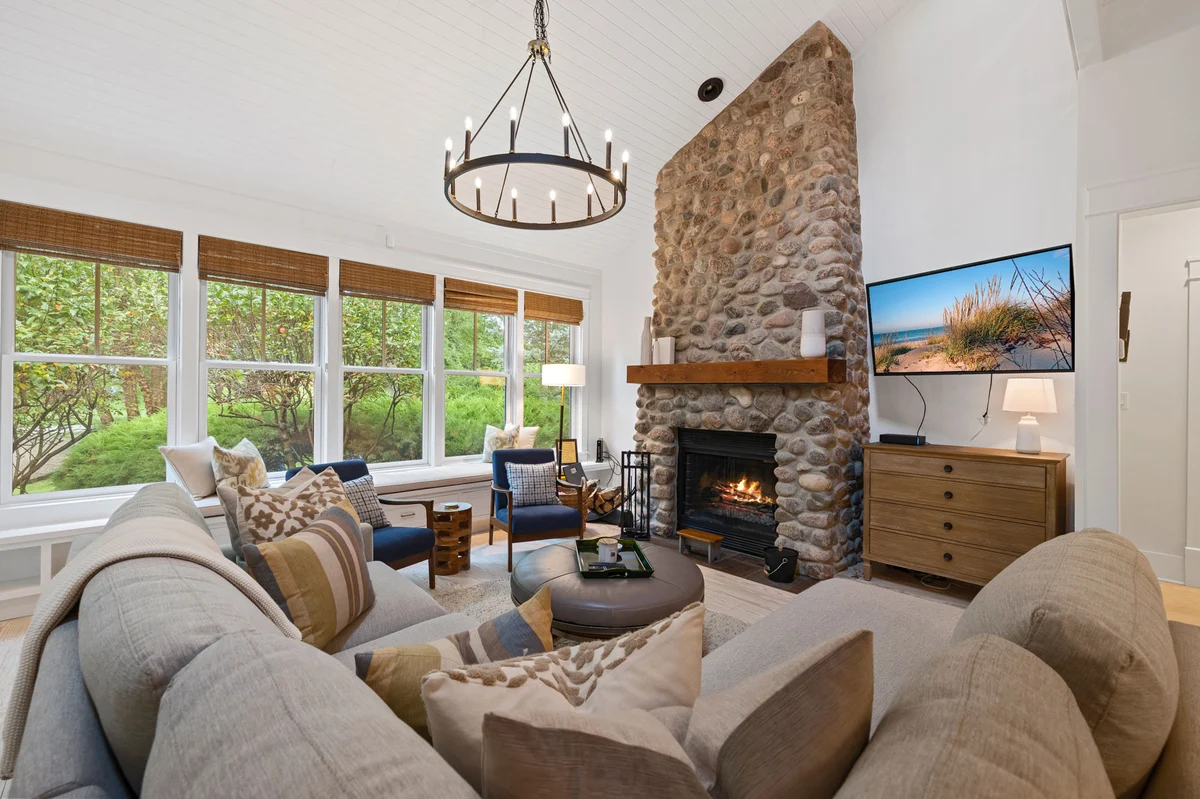 Bella and Dulce's Lakehouse #52