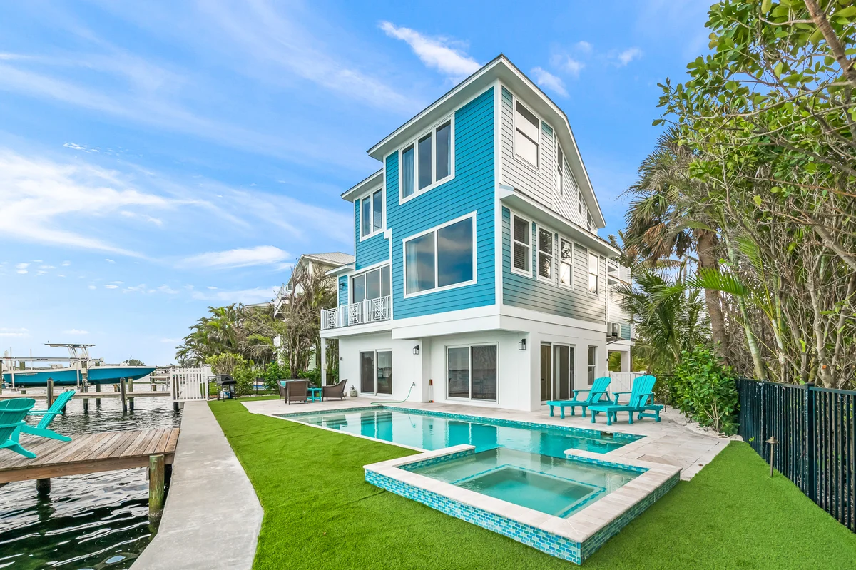 Bayfront Paradise (AMIL) #96