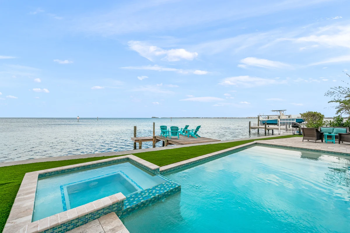 Bayfront Paradise (AMIL) #97