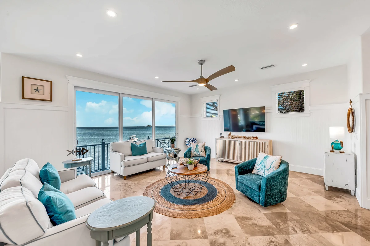Bayfront Paradise (AMIL) #82