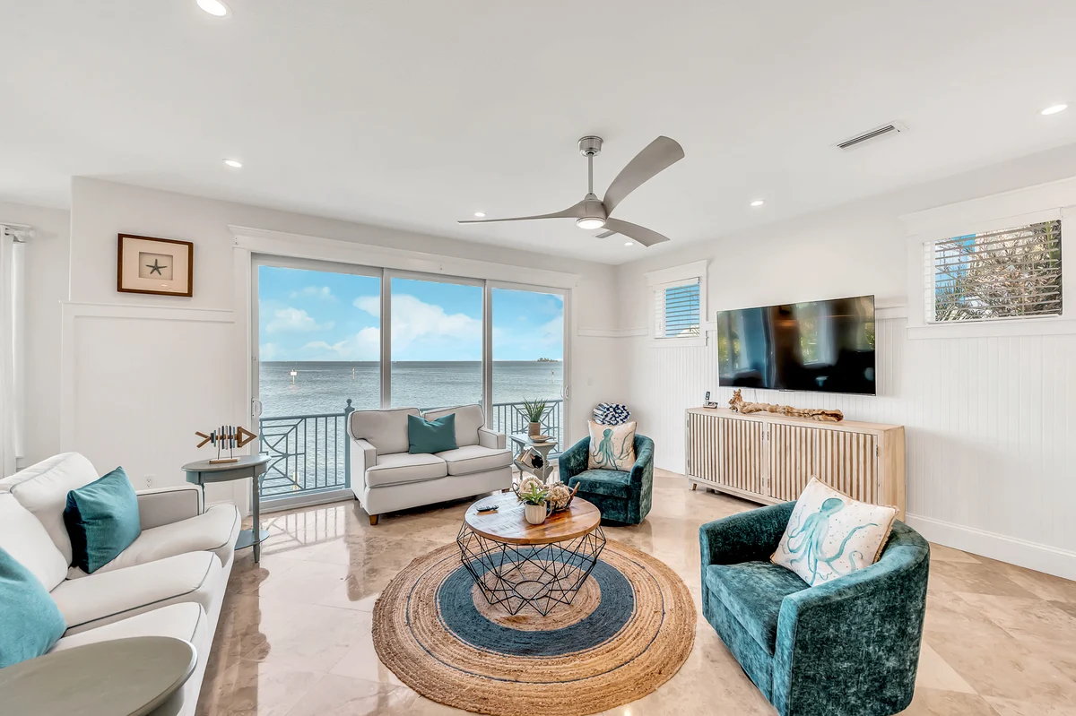 Bayfront Paradise (AMIL) #70