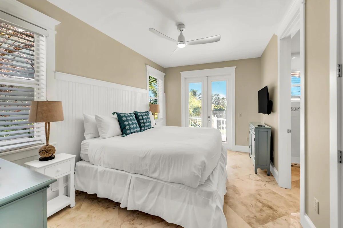 Bayfront Paradise (AMIL) #105