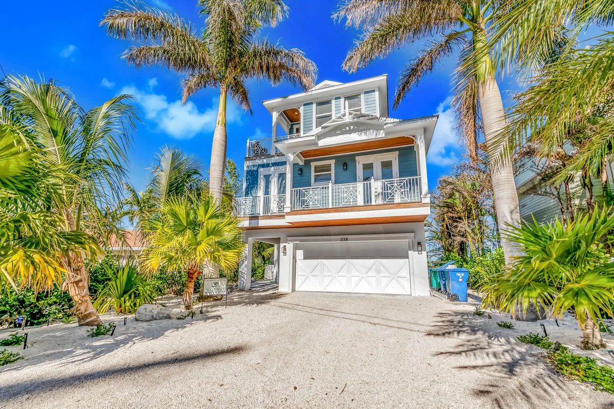 Bayfront Paradise (AMIL) #113