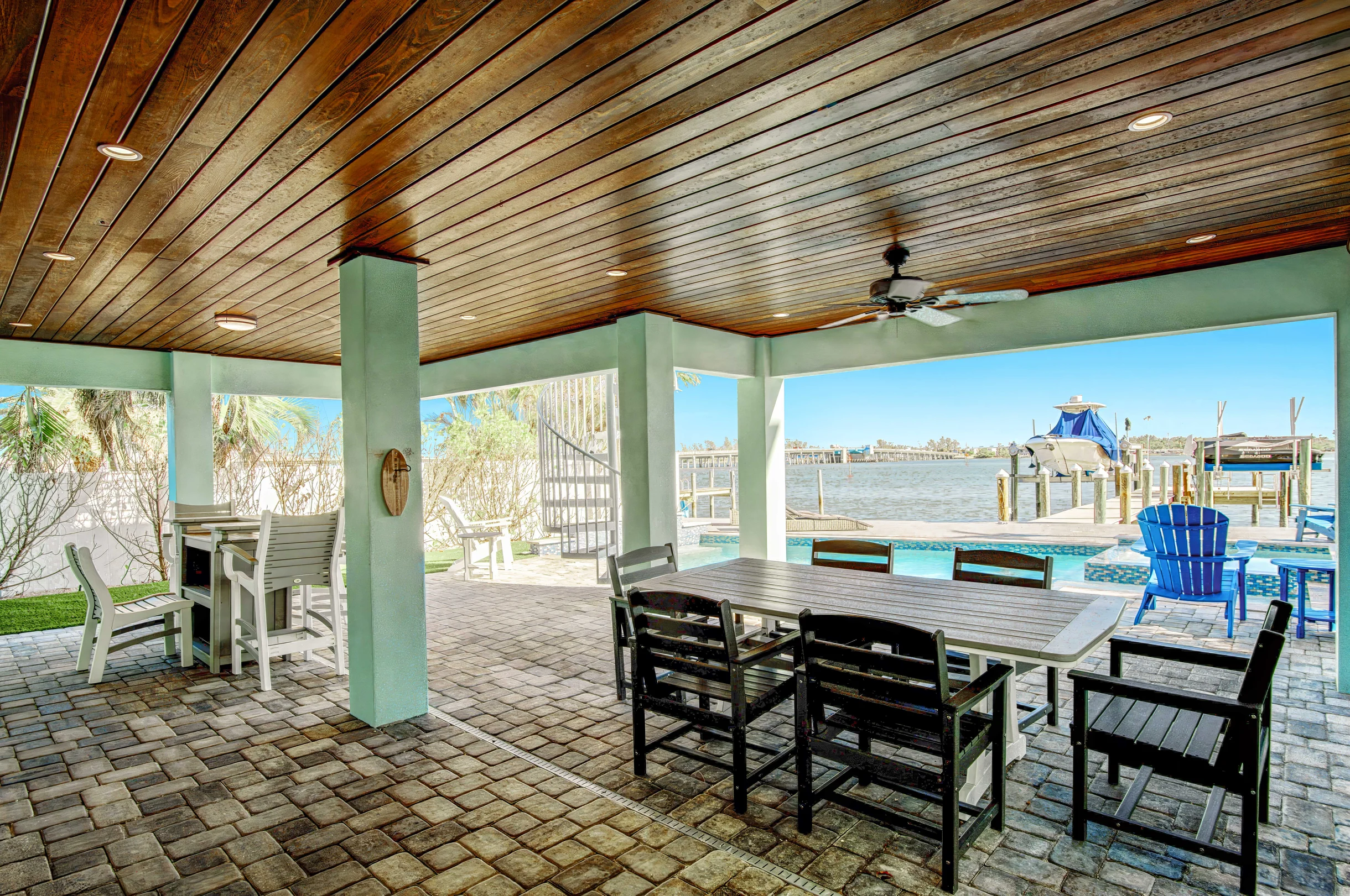 Bayfront Retreat #102