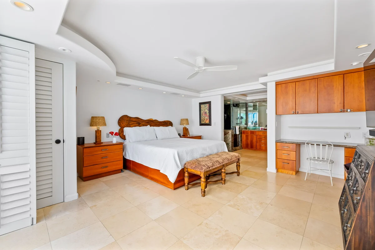 Kaimana Beach Penthouse #66