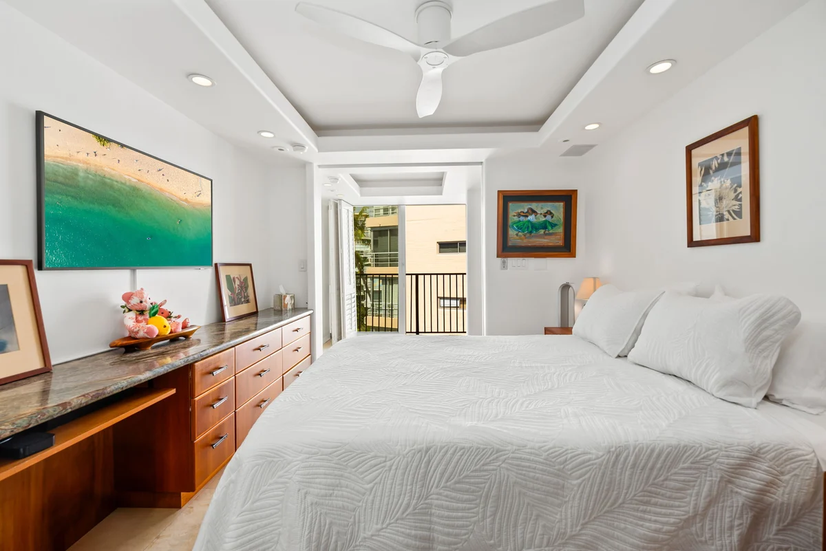 Kaimana Beach Penthouse #71