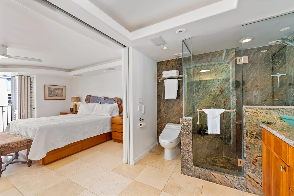 Kaimana Beach Penthouse #80