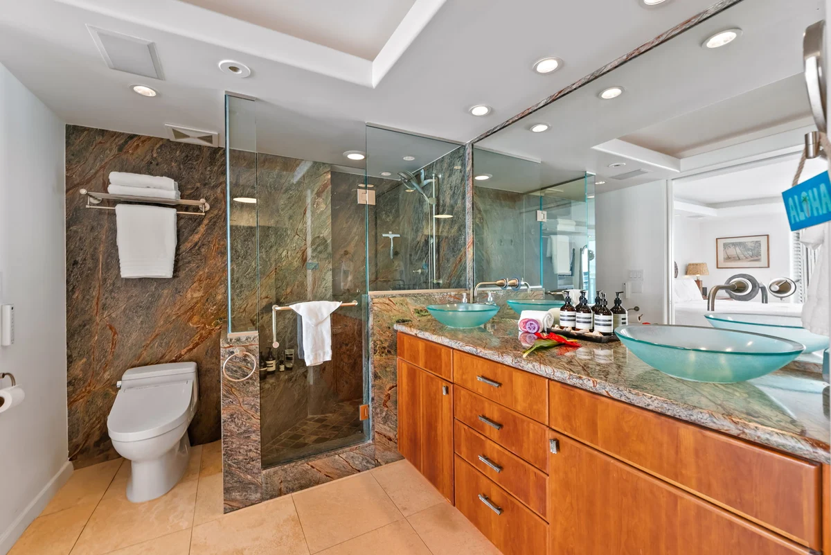 Kaimana Beach Penthouse #90