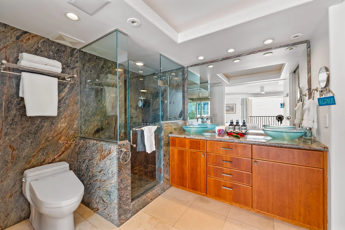 Kaimana Beach Penthouse #86