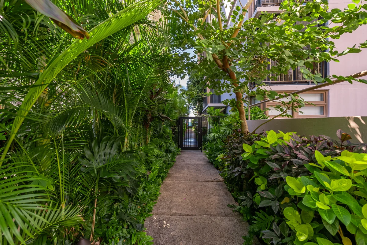Kaimana Beach Penthouse #89