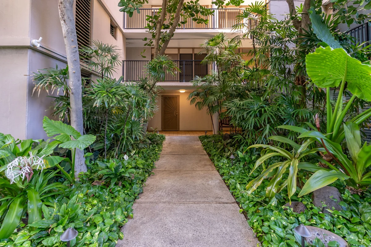 Kaimana Beach Penthouse #91