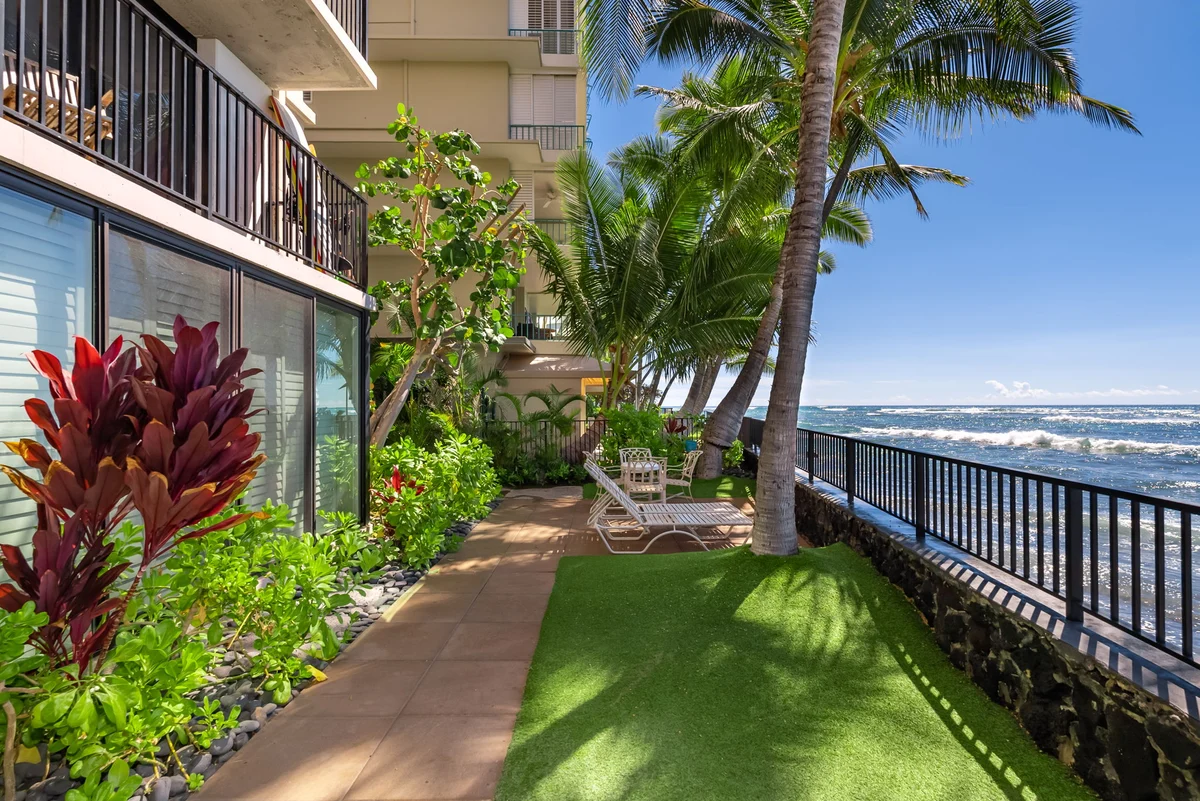 Kaimana Beach Penthouse #72