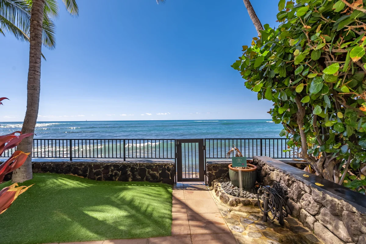Kaimana Beach Penthouse #70
