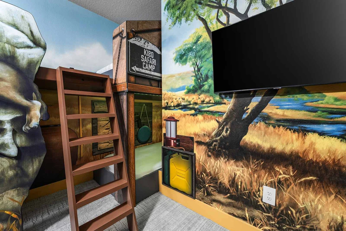 VOR4712HW: 4 Bed, Safari, Pool #76