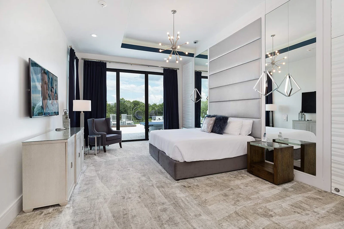 751GB - 9 Bed - Stephen's Crib - W318 #84