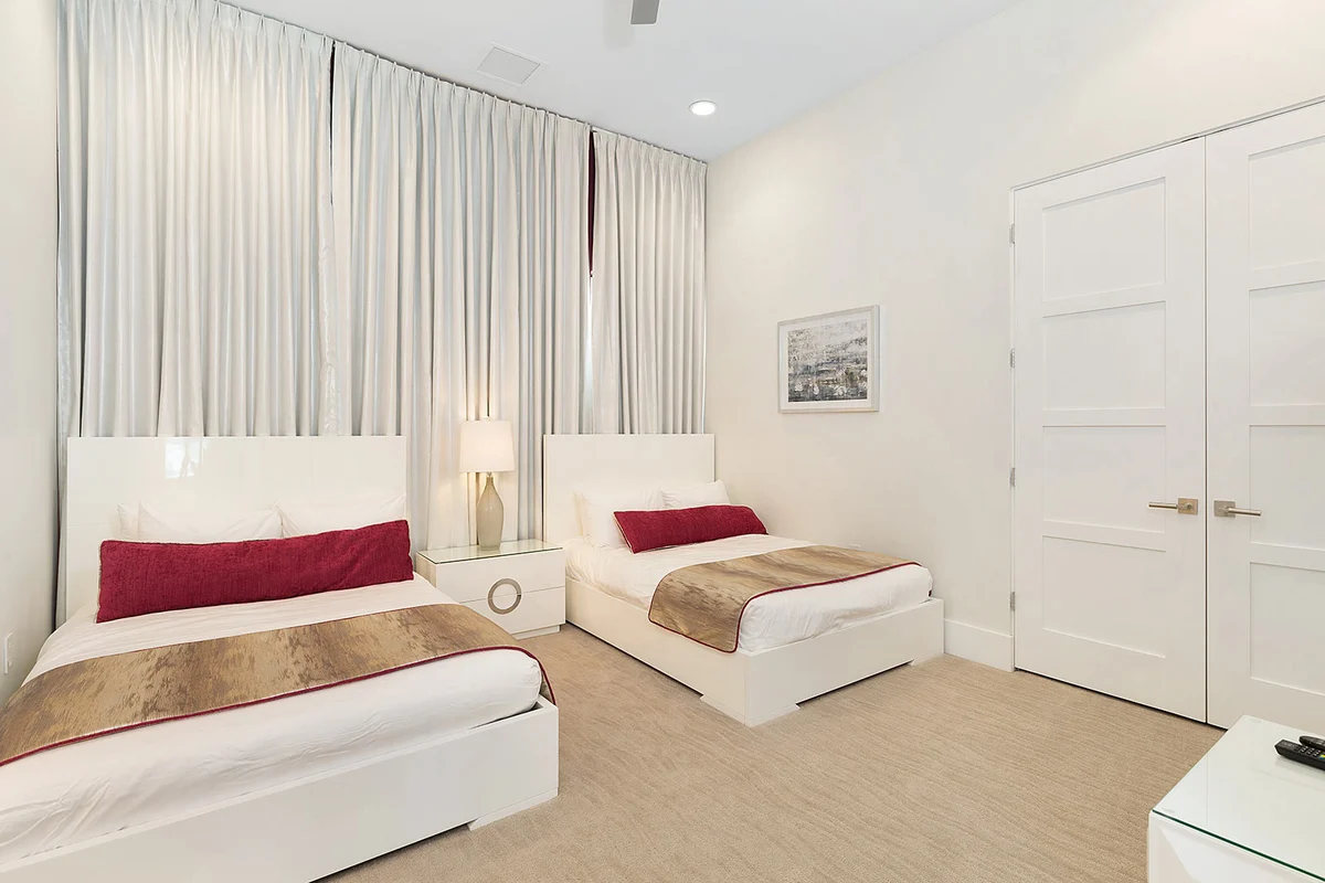 1240CP - 6 Bed - Simi's Sanctuary - W003 #65