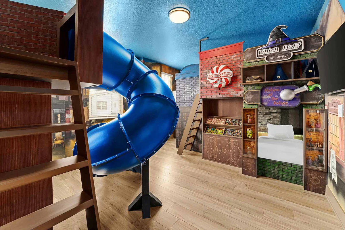 VOR5659AA: 9 Bed, Wizarding Wonderland, Toy Box, Theater #83