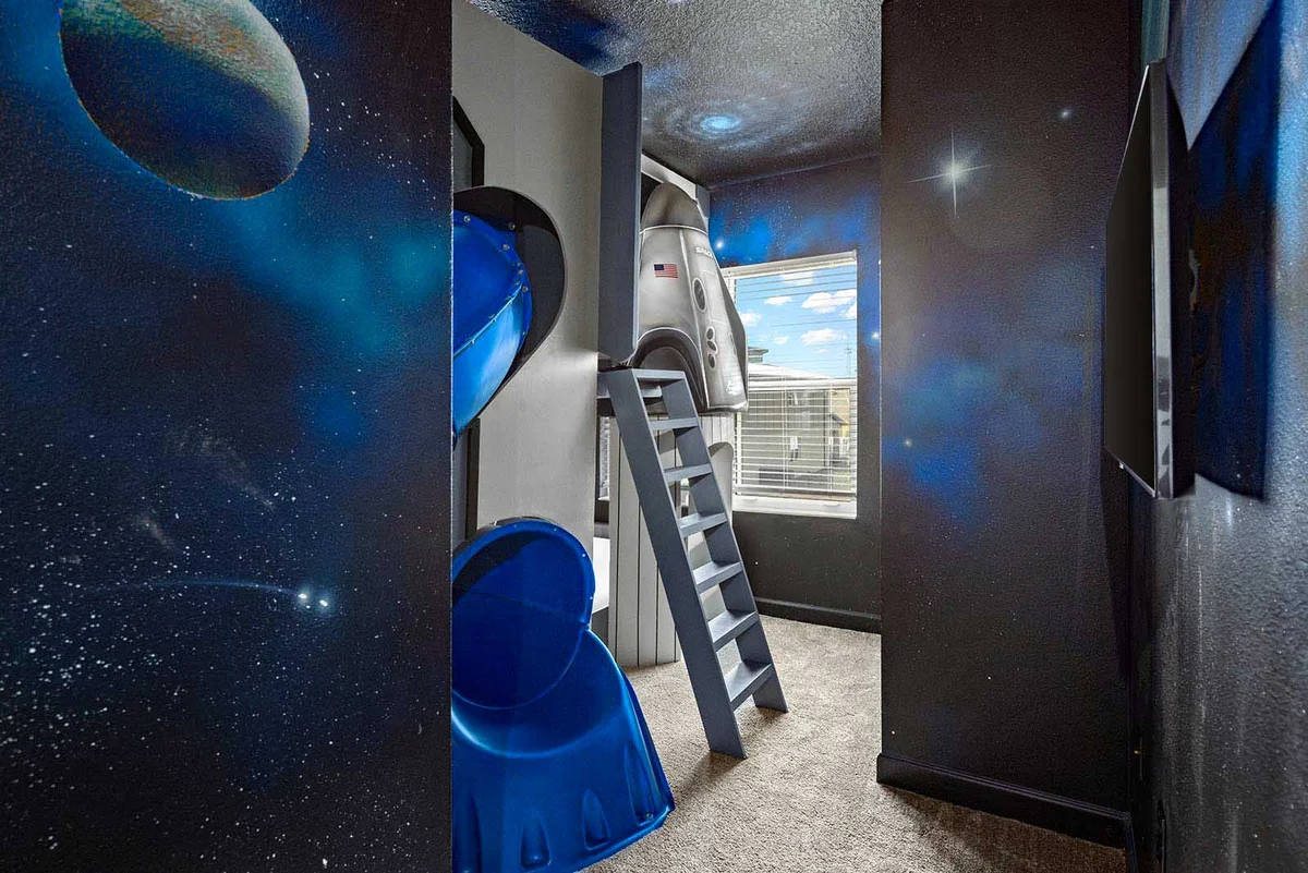 HI320SD: 8 bed, Fashion, Nasa, Gameroom #76