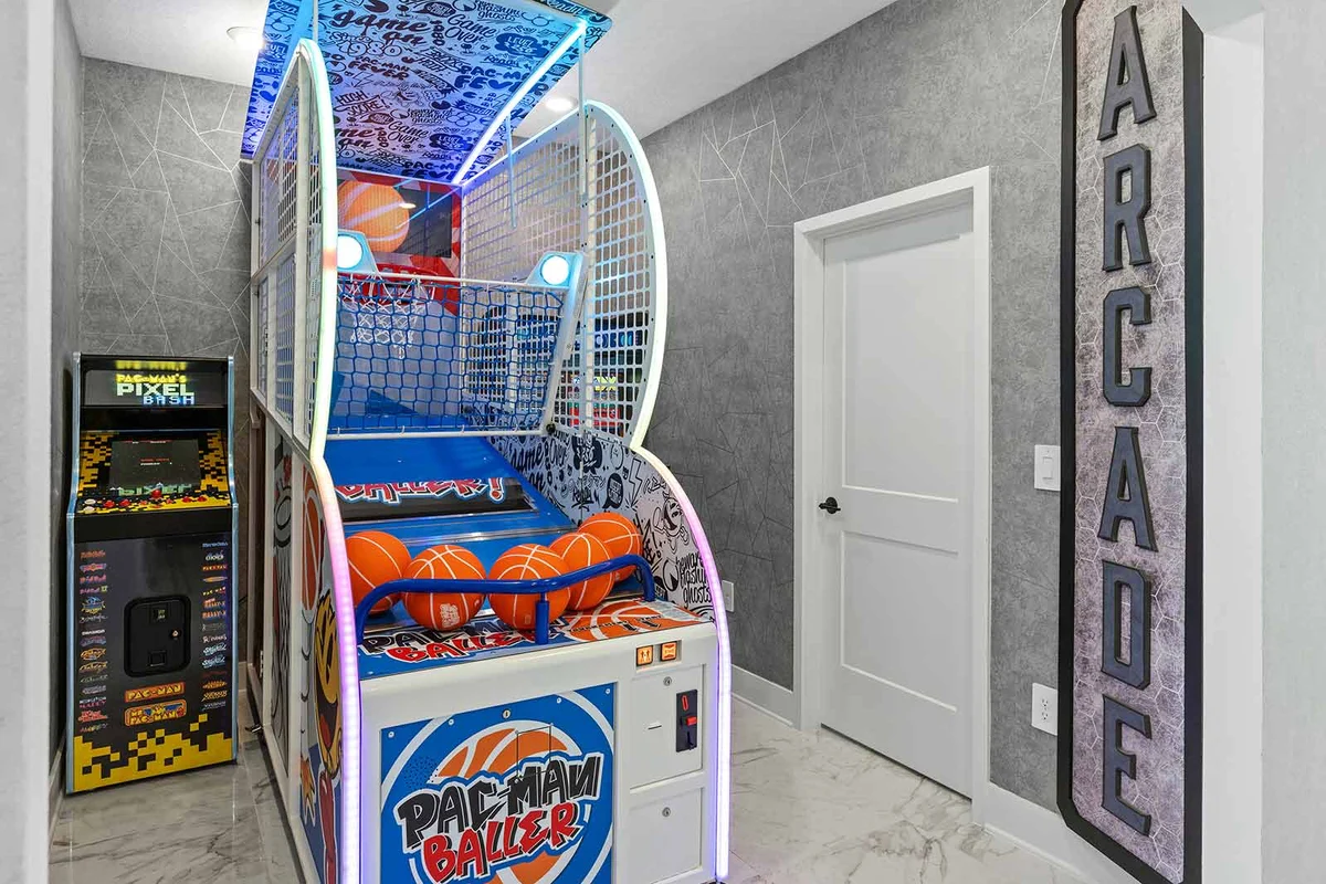 VOR4656TD: 7 Bed, Bricktopia, Petting Zoo, Gaming Nook #75