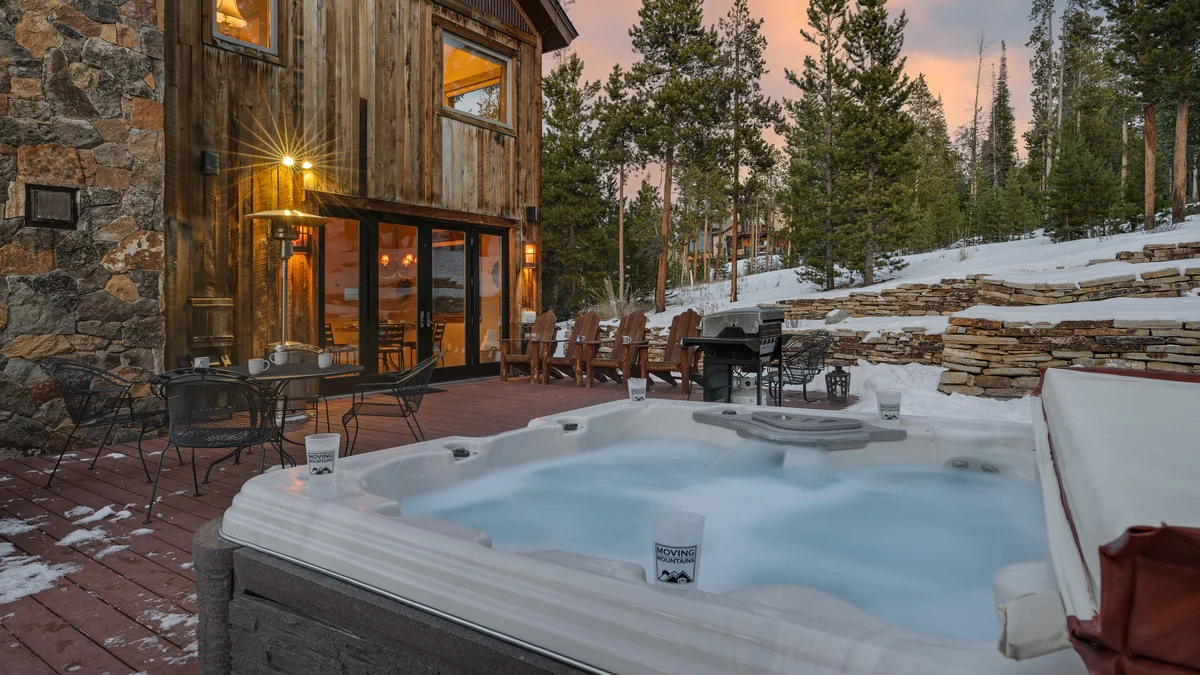 Alpenglow Peaks Lodge property photo 2