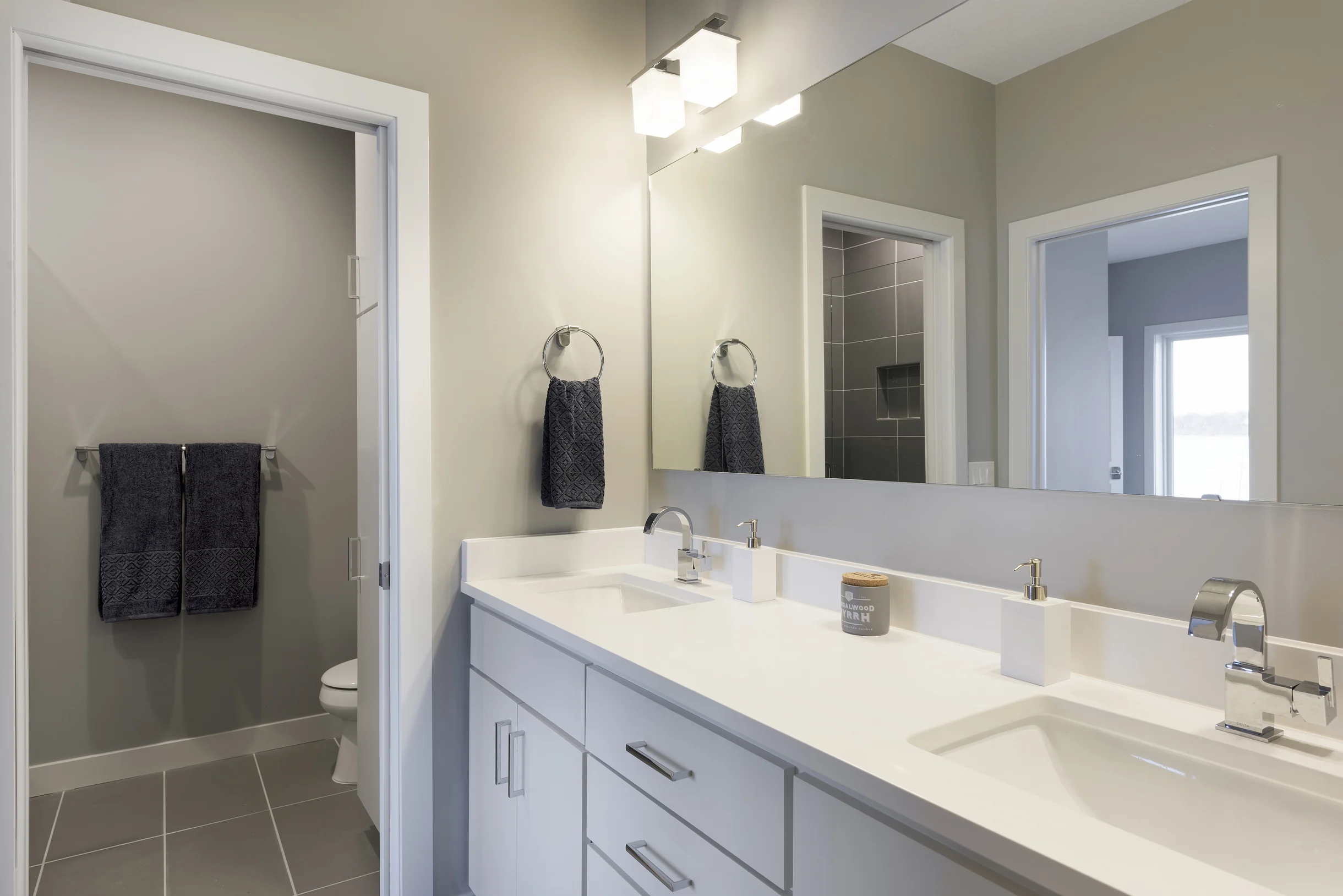 Lakefront Luxury #86