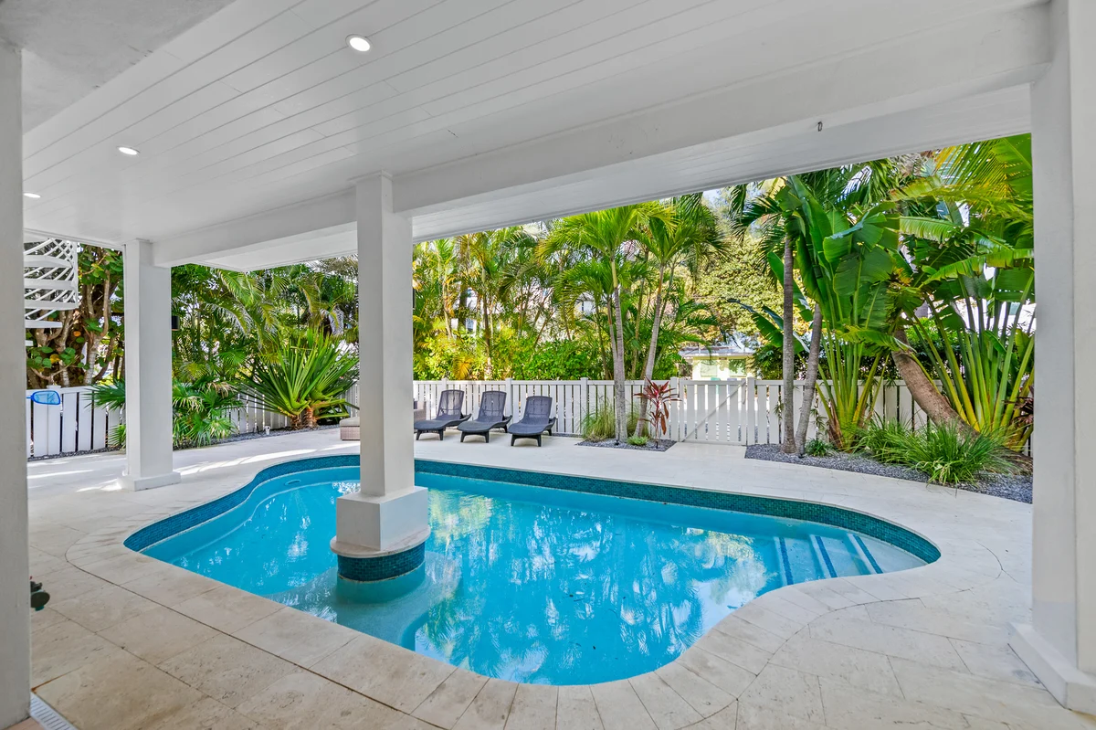 Coconut Palm Paradise #124