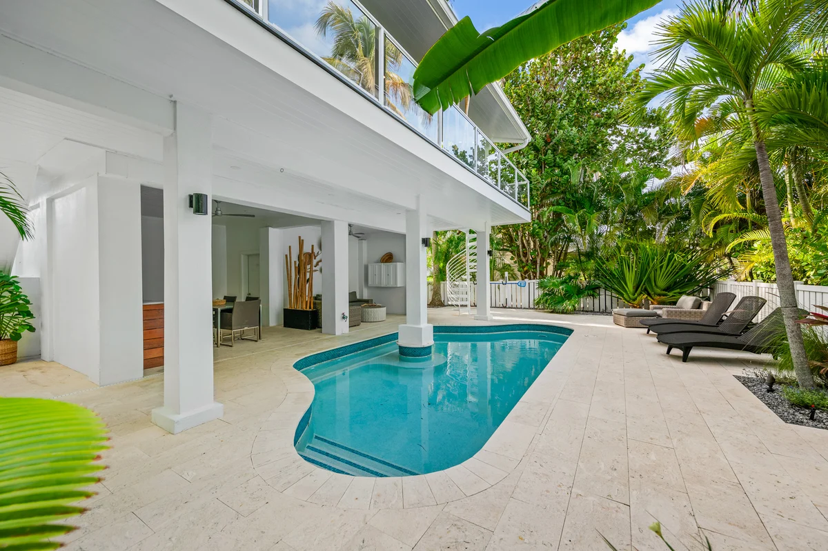 Coconut Palm Paradise #118