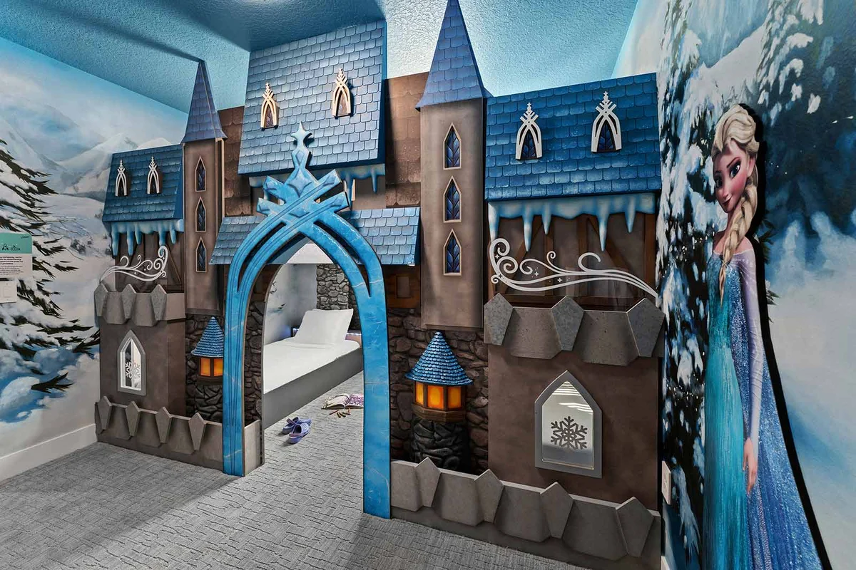 VOR5641AA: 9 Bed, Starship, Enchanted Castle, Theater #88