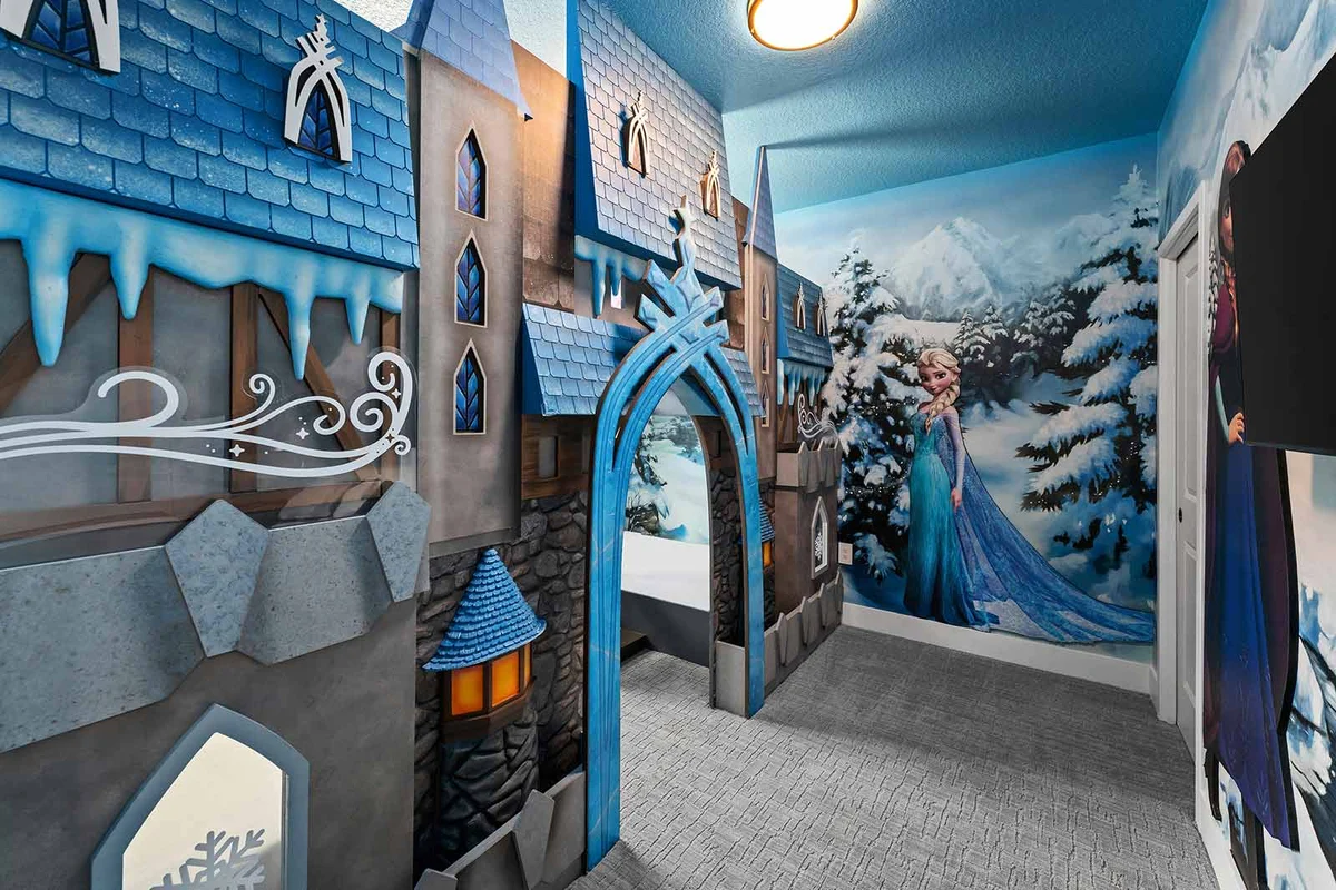 VOR5641AA: 9 Bed, Starship, Enchanted Castle, Theater #93