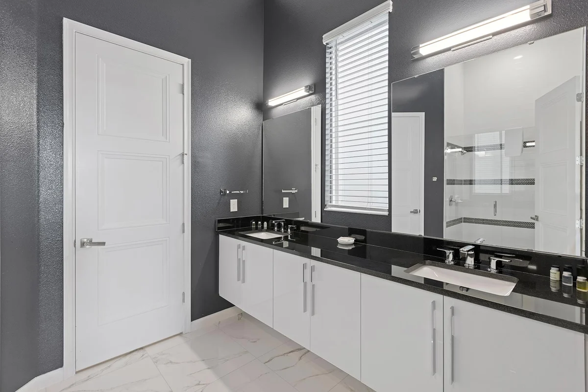 1676OB - 11 Bed - Stunning Speakeasy - ST034 #78