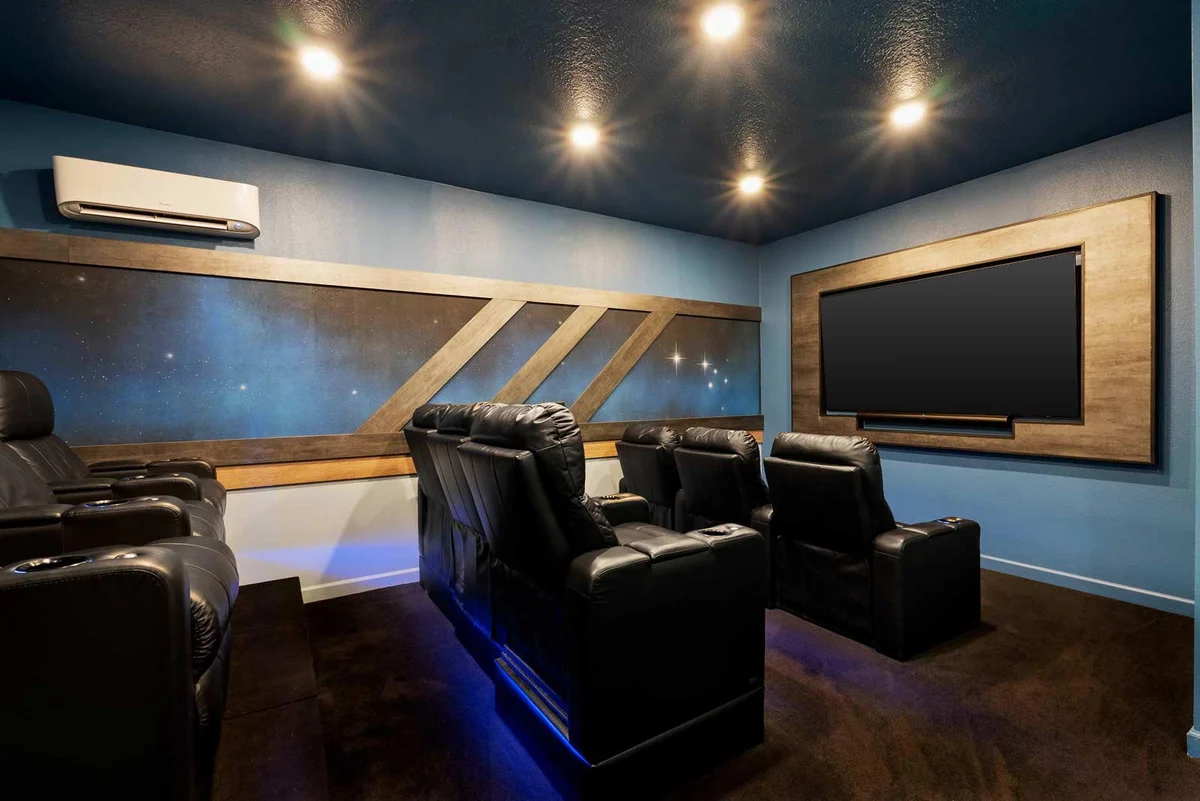 HI325SD: 6 bed, Pirate, Karaoke #92