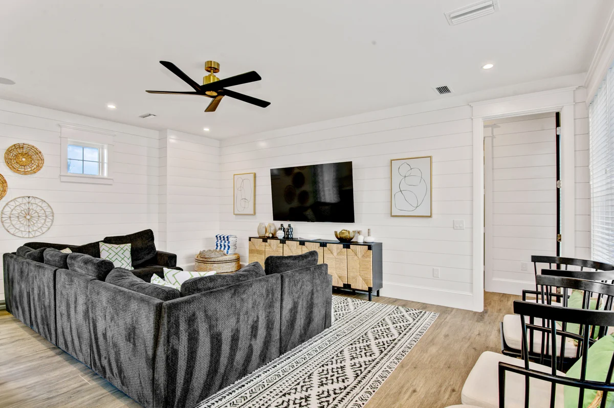 Cloud Nine on Pine #123