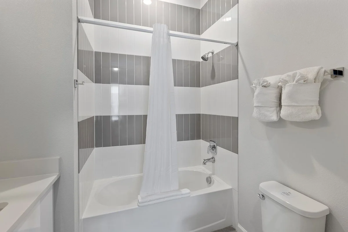 1668OB - 12 Bed - Cosmopolitan Coop - ST032 #83