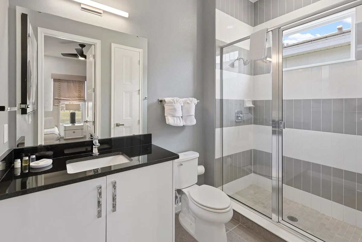 1668OB - 12 Bed - Cosmopolitan Coop - ST032 #108