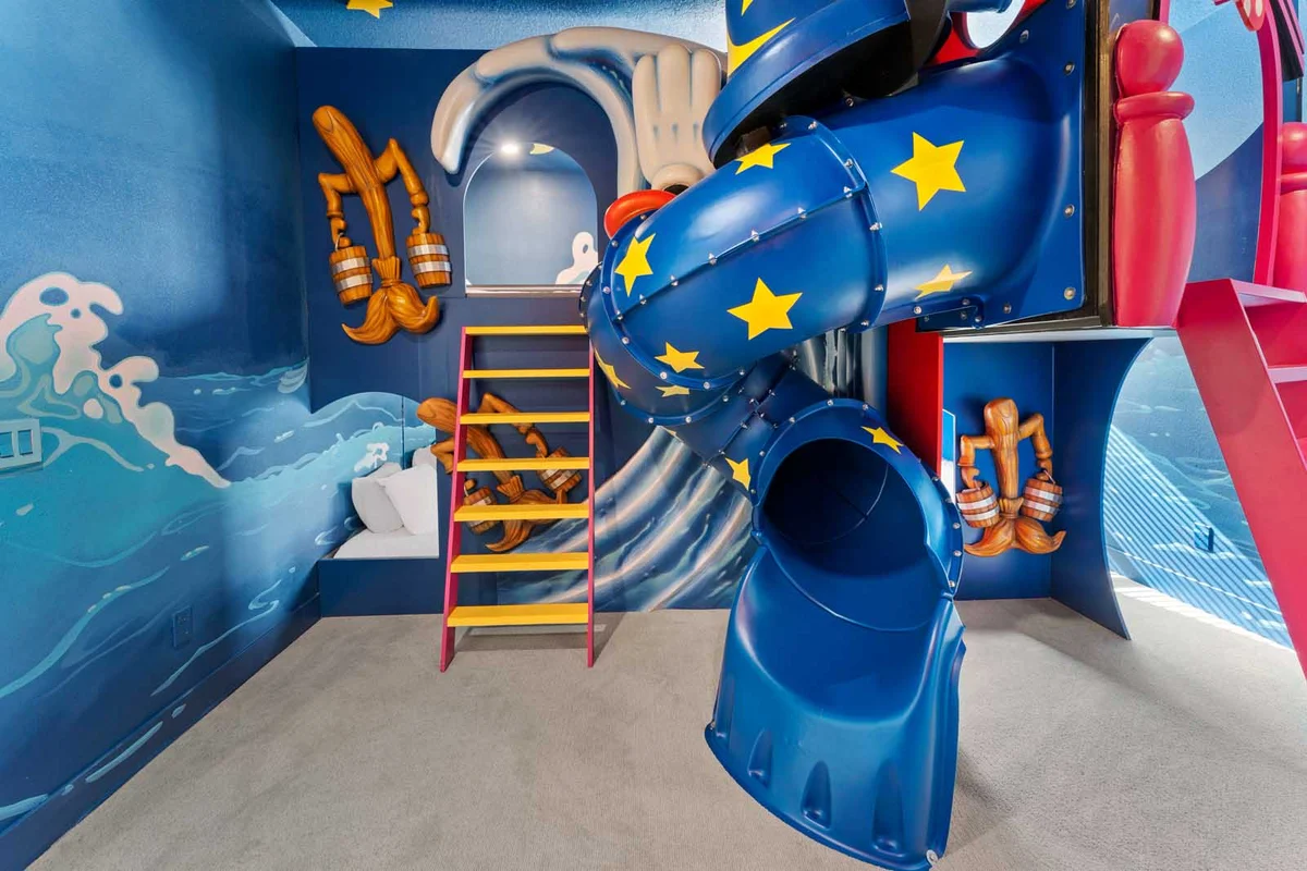 2117PO - 6 Bed - Fantastical Funhouse - ST051 #64