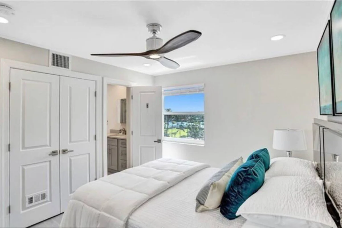 Bedroom 1 image 1