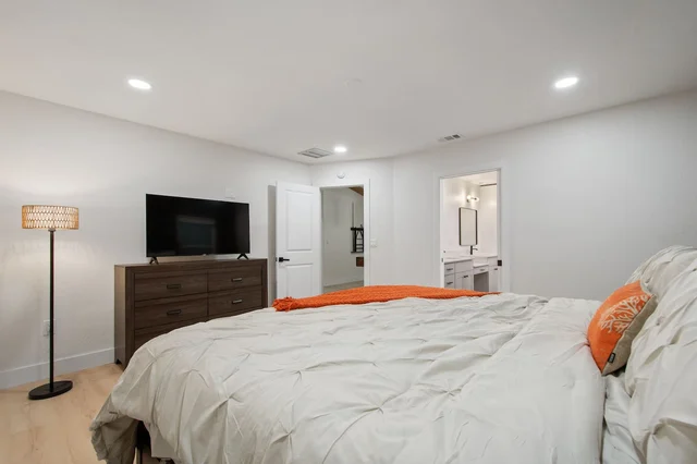 Bedroom 4 image 1